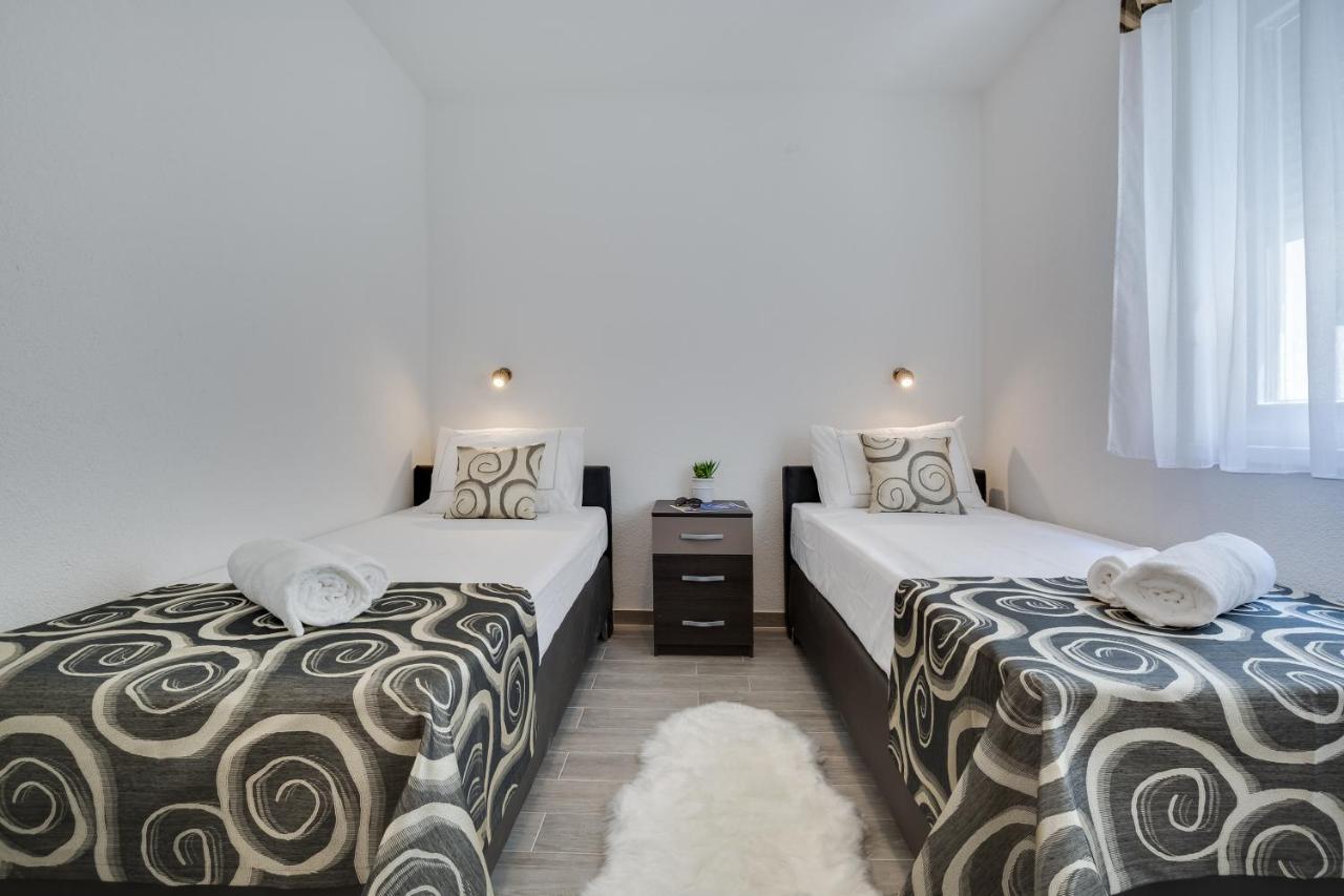 Apartmani Kastelina Vir Kültér fotó