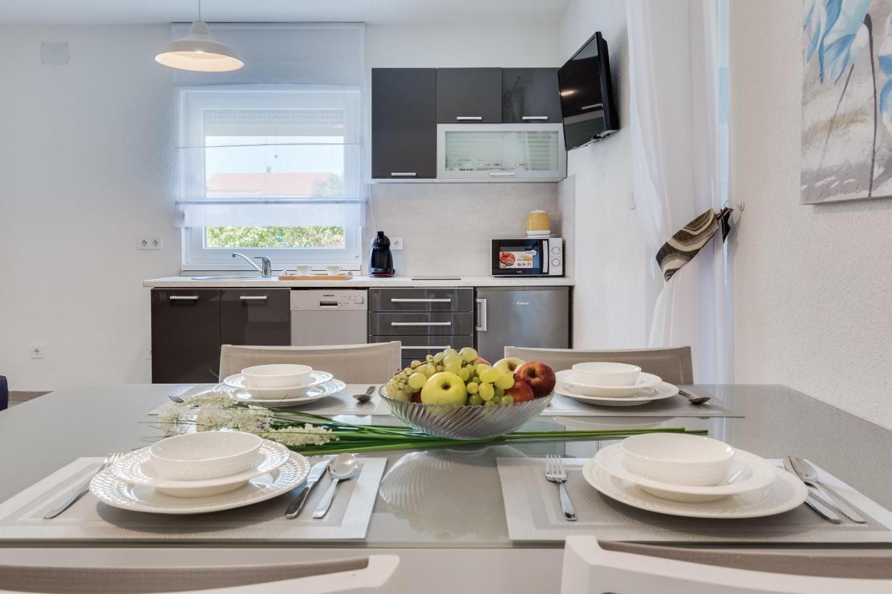 Apartmani Kastelina Vir Kültér fotó