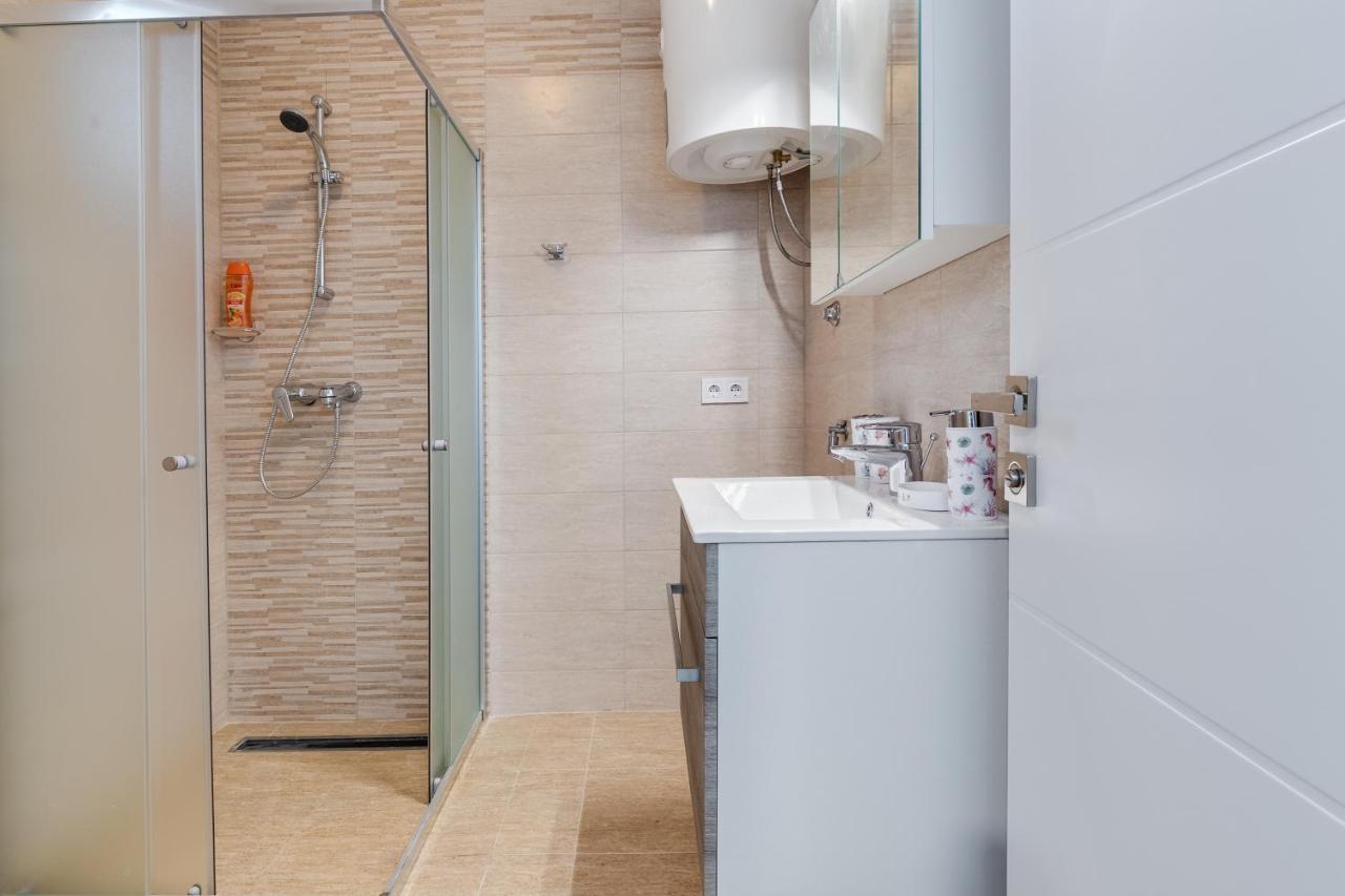Apartmani Kastelina Vir Kültér fotó