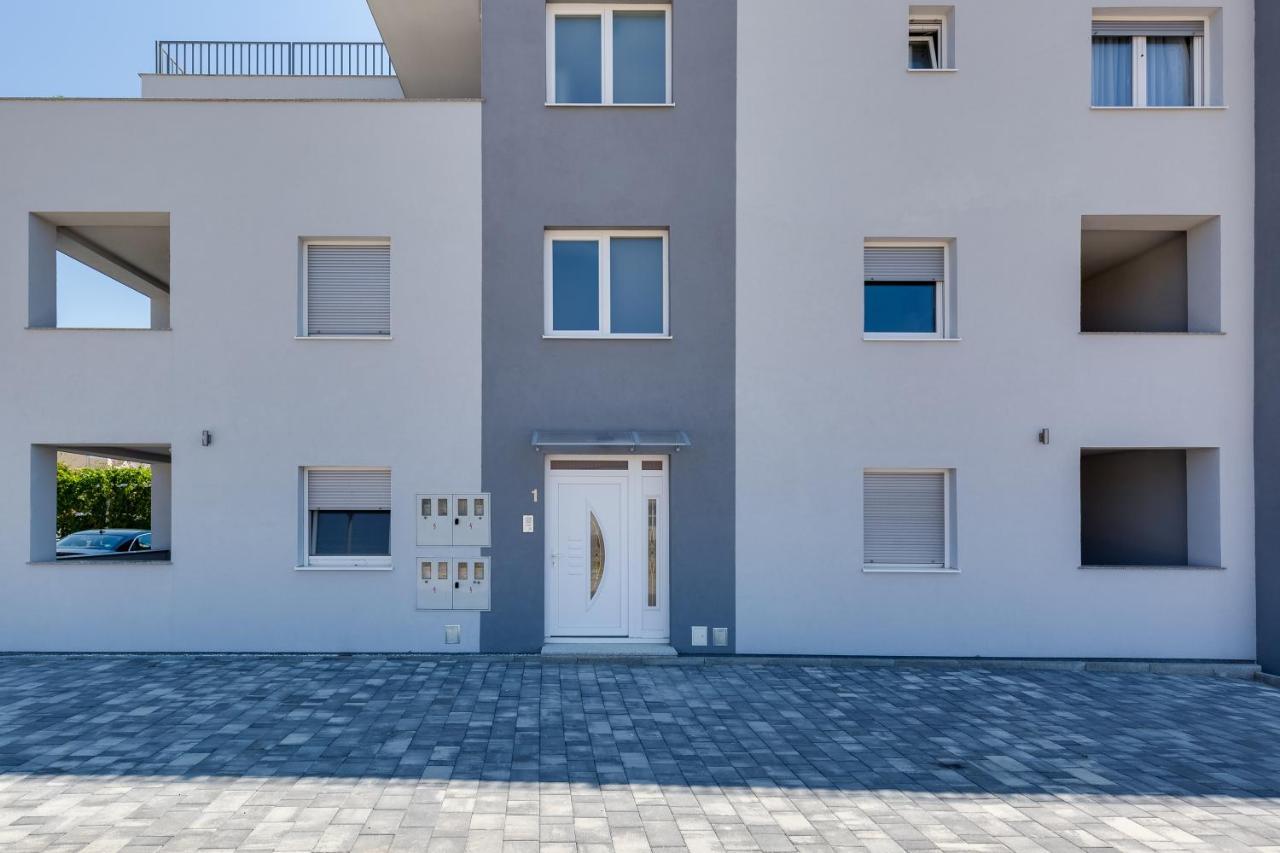 Apartmani Kastelina Vir Kültér fotó